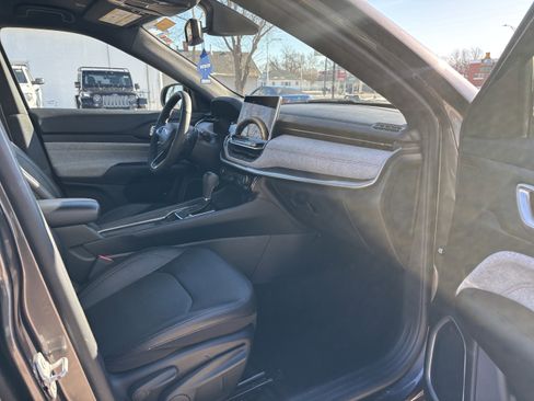 Certified 2023 Jeep Compass Latitude image 14