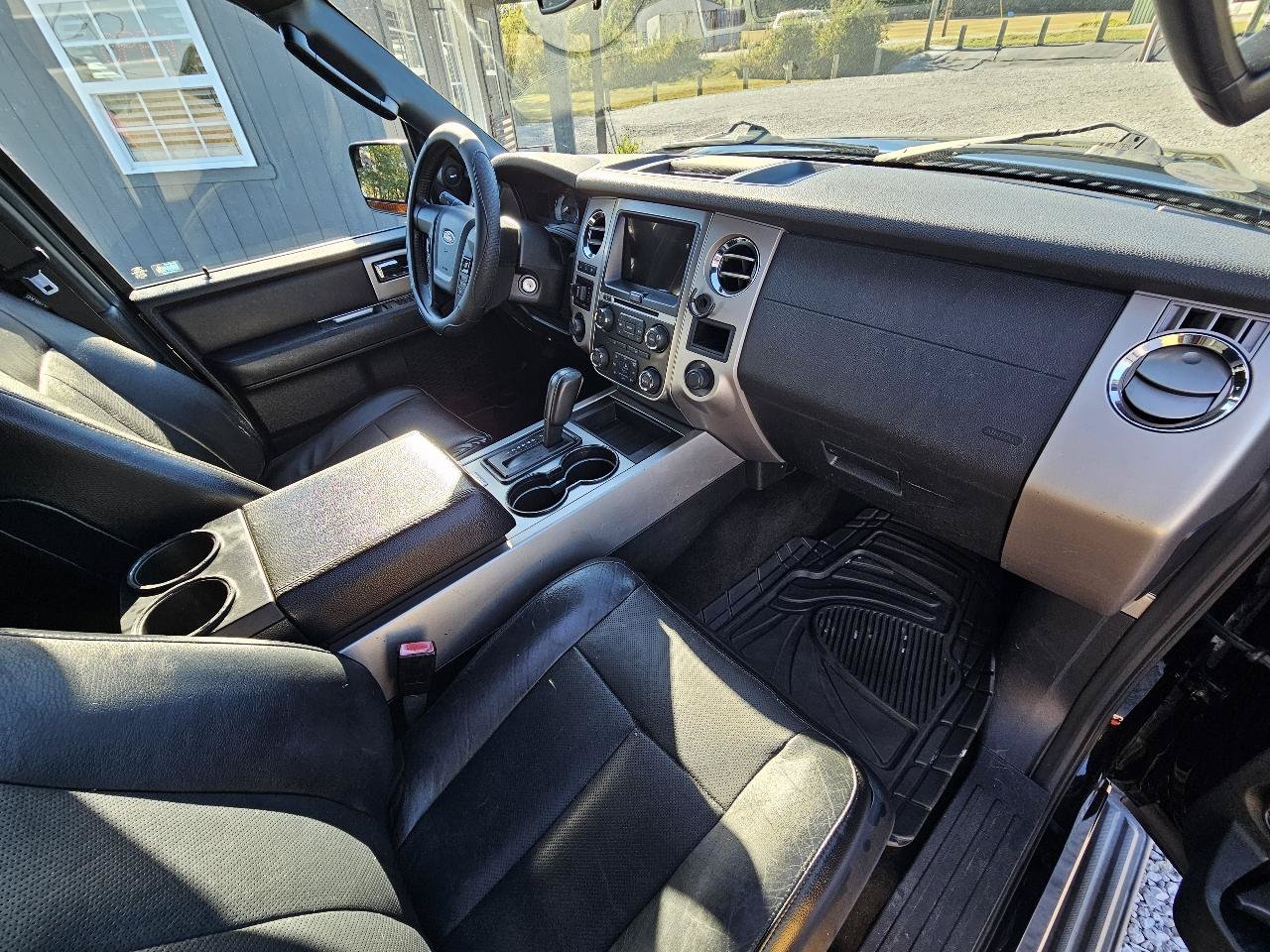 Used 2017 Ford Expedition EL XLT w/ Equipment Group 202A AWD/4WD image 41