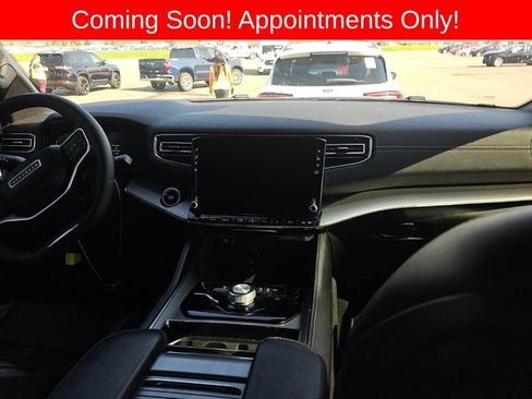 Used 2023 Jeep Wagoneer Series II AWD/4WD image 8