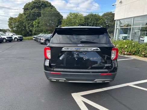 Used 2022 Ford Explorer XLT w/ Equipment Group 202A image 6