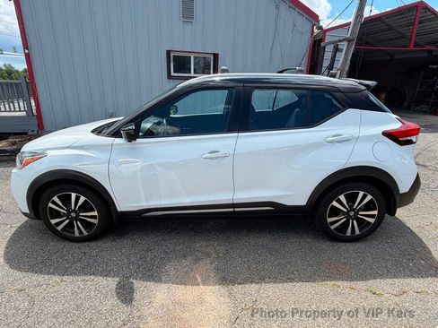 Used 2019 Nissan Kicks SR w/ SR Premium Package FWD image 8