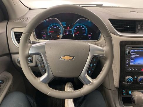 Used 2015 Chevrolet Traverse LT w/ Style and Technology Package image 16
