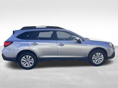 Used 2018 Subaru Outback 2.5i Premium image 8