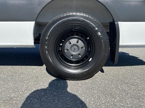 Used 2025 Mercedes-Benz Sprinter 2500 image 24