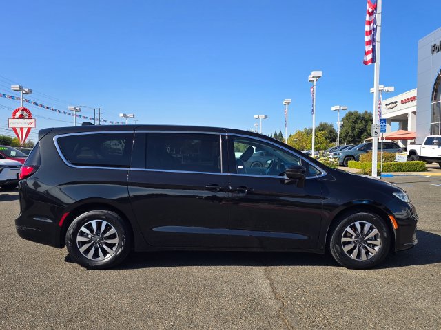 Certified 2022 Chrysler Pacifica Touring-L FWD image 7