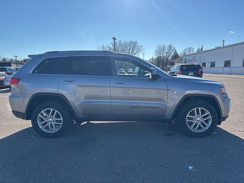 Used 2018 Jeep Grand Cherokee Laredo image 6