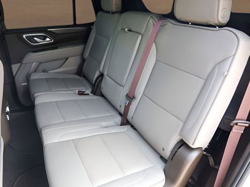 Used 2023 GMC Yukon SLT w/ SLT Premium Package AWD/4WD image 26