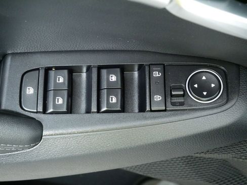 Certified 2024 Kia Seltos S image 21