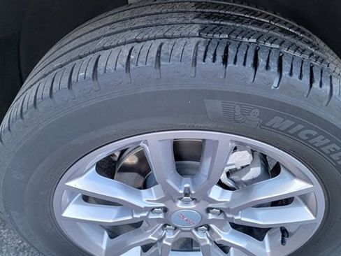 Used 2024 GMC Terrain SLT image 11