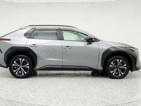 Used 2023 Toyota bZ4X AWD image 4