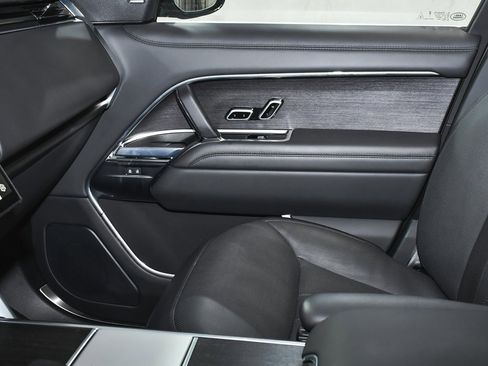 Used 2025 Land Rover Range Rover SE image 56