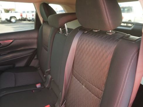 Used 2018 Nissan Rogue SV w/ Premium Package FWD image 13