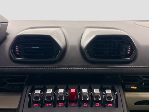 Used 2022 Lamborghini Huracan EVO RWD image 27