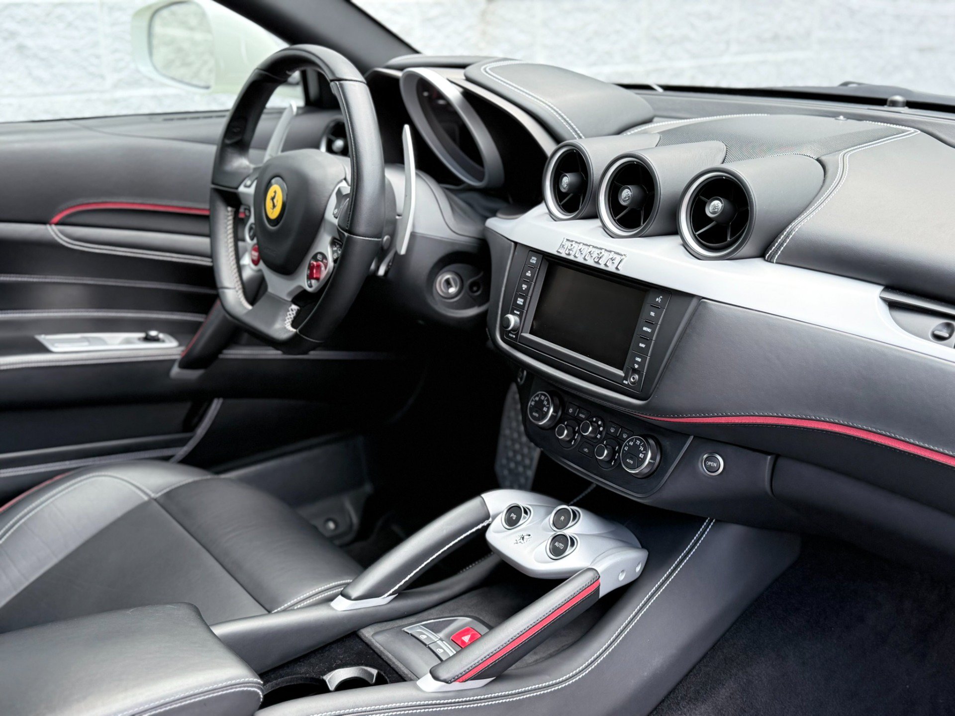 Used 2012 Ferrari FF AWD/4WD image 37