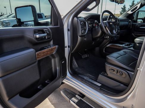Used 2023 Chevrolet Silverado 2500 High Country image 28