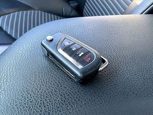 Used 2022 Toyota Camry SE image 33