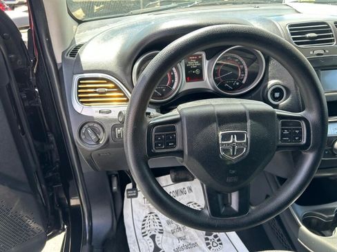 Used 2017 Dodge Journey SXT w/ Comfort/Convenience Group FWD image 23