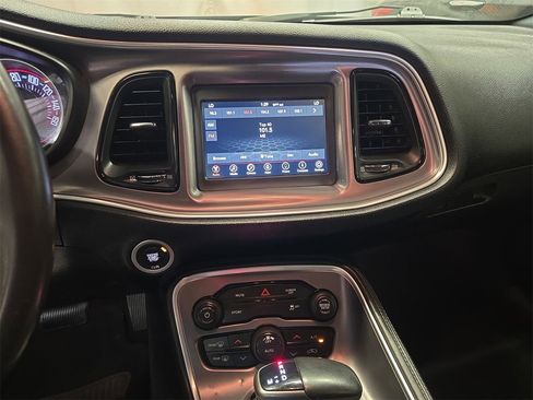 Used 2019 Dodge Challenger SXT image 19
