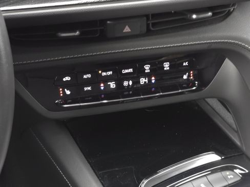 Used 2023 Buick Envision Preferred image 16