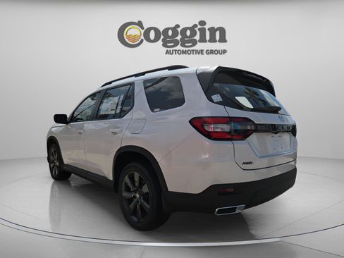 New 2025 Honda Pilot Sport image 3