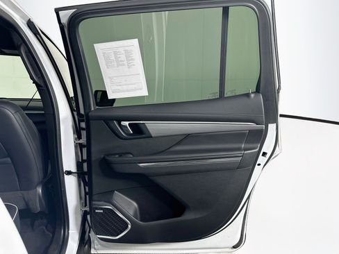 Used 2025 Buick Enclave Preferred FWD image 32