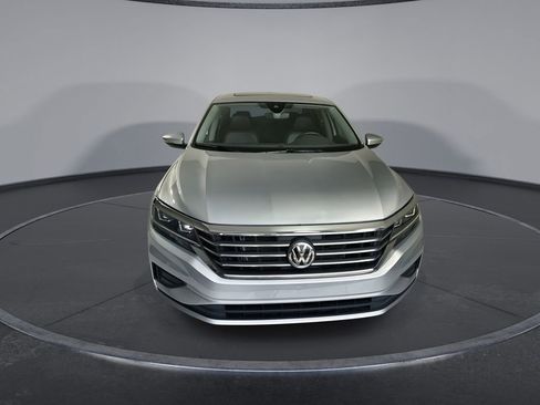 Used 2020 Volkswagen Passat 2.0T SE w/ Sunroof Package FWD image 3