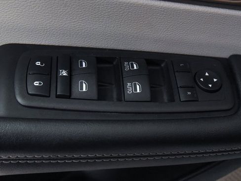 Used 2023 Chrysler Voyager LX image 12