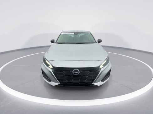 Used 2024 Nissan Altima 2.5 SV image 3