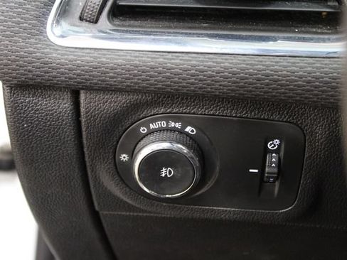 Used 2018 Chevrolet Cruze LT FWD image 14