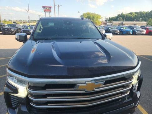 Used 2022 Chevrolet Silverado 1500 High Country w/ High Country Premium Package AWD/4WD image 8