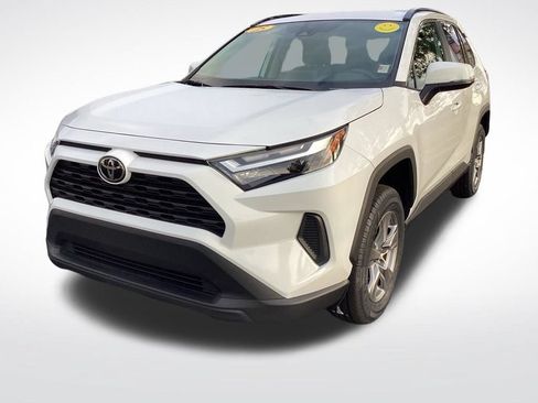 Used 2025 Toyota RAV4 XLE AWD/4WD image 5