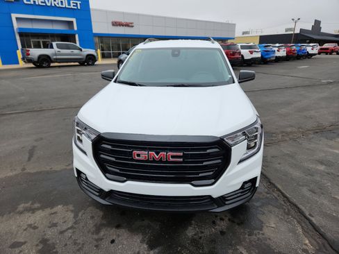 New 2024 GMC Terrain SLT w/ Elevation Edition image 8