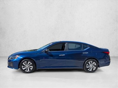 Used 2024 Nissan Altima 2.5 S FWD image 9