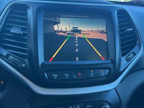 Used 2016 Jeep Cherokee Limited w/ Luxury Group AWD/4WD image 52