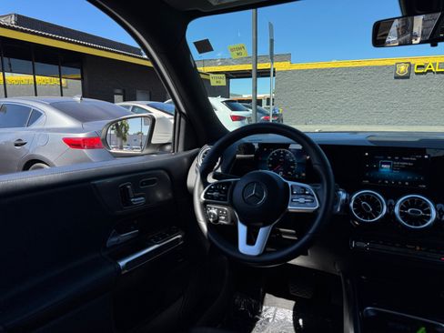 Used 2020 Mercedes-Benz GLB 250 4MATIC image 23