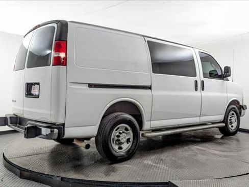 Used 2020 Chevrolet Express 2500 w/ Driver Convenience Package image 8
