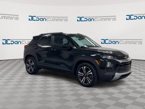 Used 2023 Chevrolet TrailBlazer LT w/ Convenience Package FWD image 2
