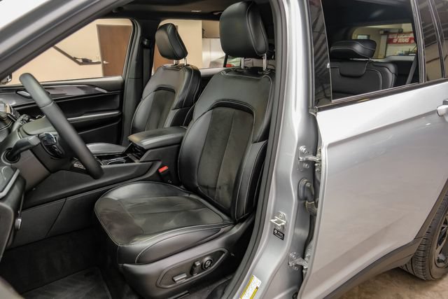 Used 2021 Jeep Grand Cherokee L Laredo RWD image 4
