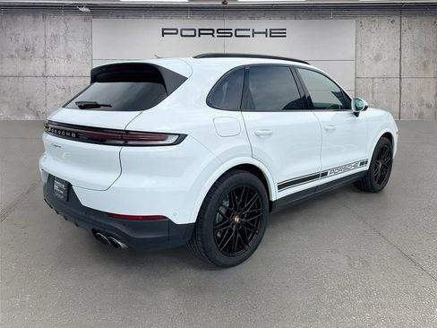 Certified 2025 Porsche Cayenne AWD/4WD image 9