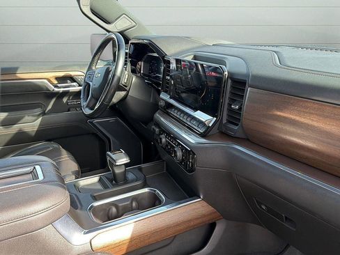 Used 2022 Chevrolet Silverado 1500 High Country w/ High Country Premium Package image 13