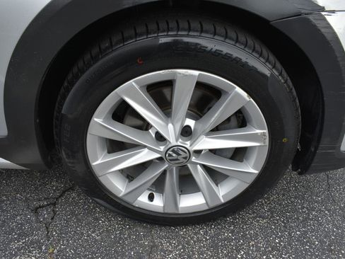 Used 2017 Volkswagen Golf Alltrack SE AWD/4WD image 34