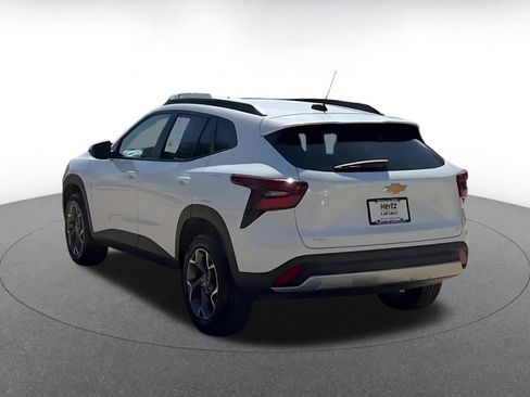 Used 2025 Chevrolet Trax LT image 11
