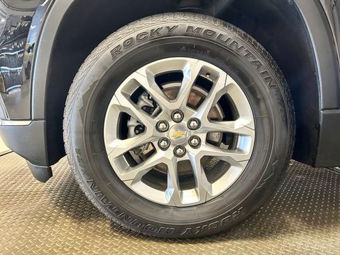 Used 2021 Chevrolet Traverse LT FWD image 30