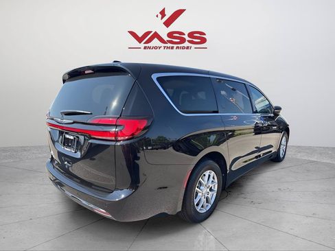 New 2026 Chrysler Pacifica Select FWD image 6