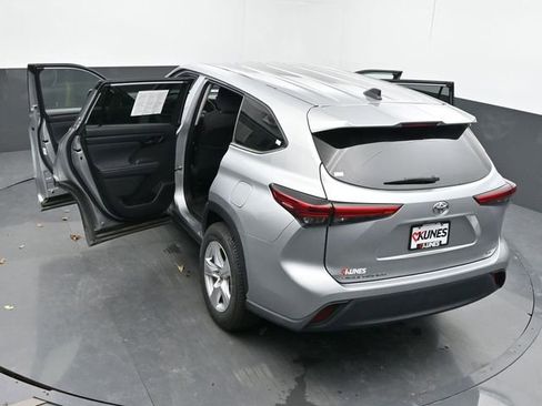 Used 2023 Toyota Highlander LE image 64