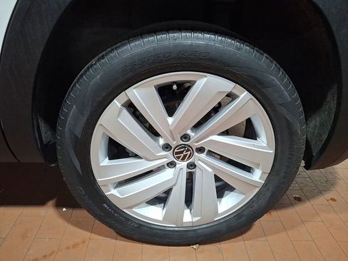 Used 2021 Volkswagen Atlas Cross Sport SE w/ Panoramic Sunroof Package image 6