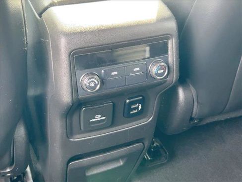 Used 2018 GMC Acadia SLT image 17