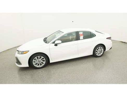 Used 2023 Toyota Camry LE image 2