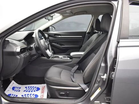 Used 2023 Nissan Altima 2.5 SV image 14