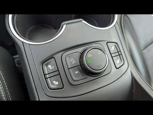 Used 2024 GMC Terrain SLT image 14